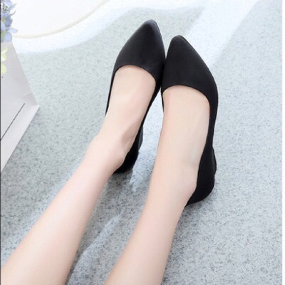 Matte Black jelly waterproof point toe wedge flats - Picture 6 of 8